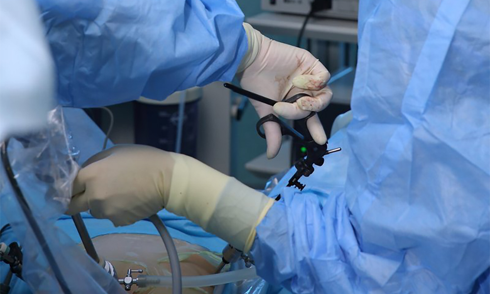 Врачи городской клинической больницы имени Иноземцева успешно провели пациентке сложную операцию с сохранением репродуктивных функций